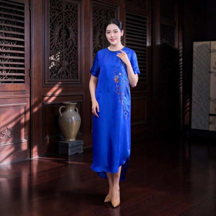 Đầm Giang Lam thêu - Lụa Hà Bảo xanh dương F